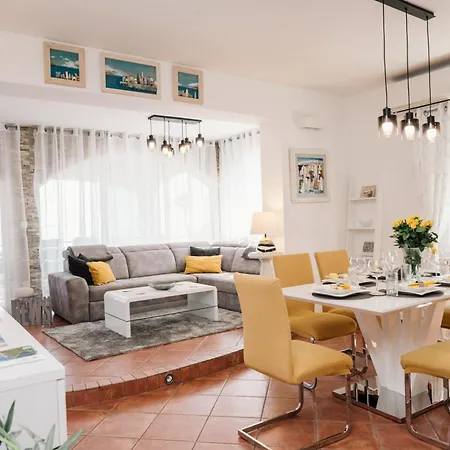 Petra Hills Apartman *