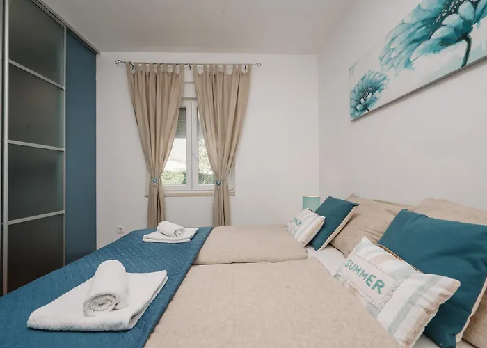 Petra Hills * Abbázia